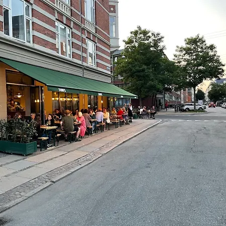 Vesterbro - Walk To Station *