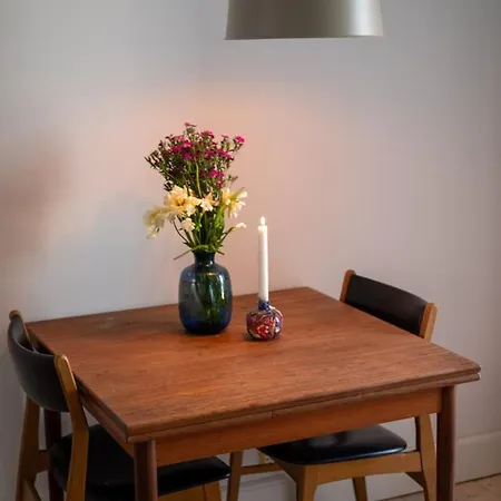Vesterbro - Walk To Station Apartment