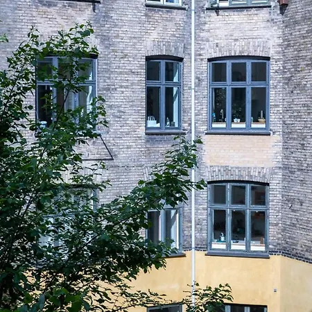 Vesterbro - Walk To Station